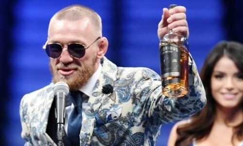 «Это безумие!». Макгрегор уехал в алко-тур после поражения на «нефартовой» арене Головкина