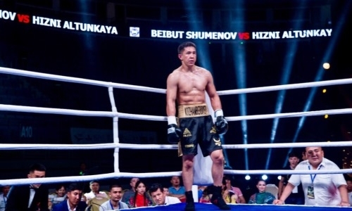 Трое казахстанских боксеров проведут бои в Академии Мэйвезера