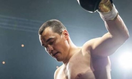 Казахстанский супертяж четырежды отправил в нокдаун и нокаутировал соперника за два раунда