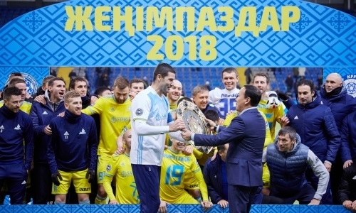 Фоторепортаж с награждения «Астаны» чемпионским тондо