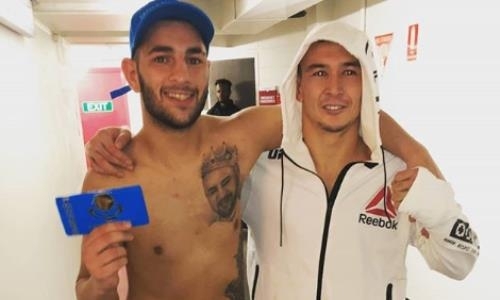 Дамир Исмагулов подарил бойцу UFC шоколад «Казахстанский»