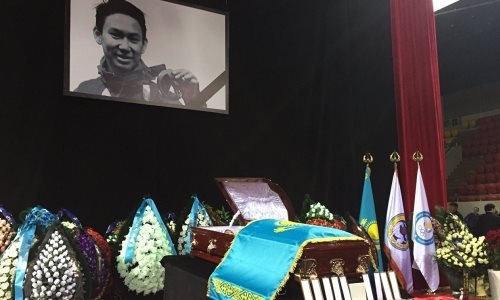 Суд продлил арест подозреваемым в убийстве Дениса Тена еще на 15 суток