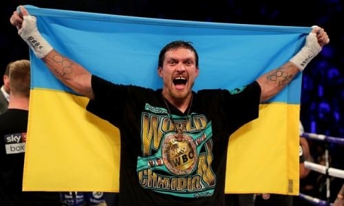 Усик назван лучшим боксером месяца после защиты всех титулов в весе Шуменова