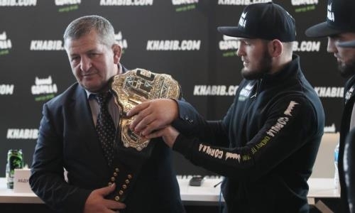 «Флойд сам вышел на связь». В команде Нурмагомедова раскрыли дату и место боя с Мэйвезером после его победы на «нефартовой» арене Головкина