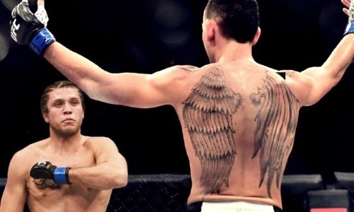 «Невообразимое количество ударов». Видео жестокого поражения бросившего вызов Головкину бойца UFC
