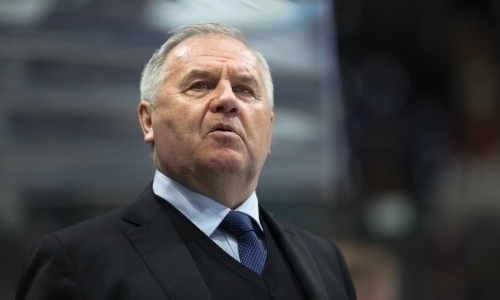 Экс-тренеру сборной Казахстана шайба попала в голову во время матча