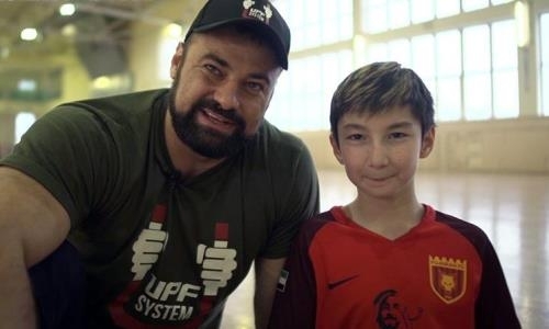 Казахстанский «Ник Вуйчич» бросил вызов известным спортсменам