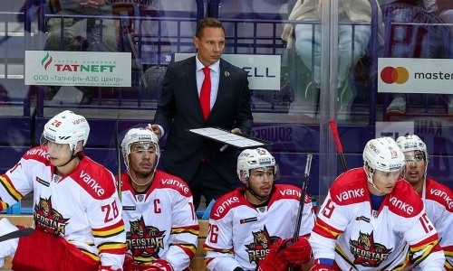 «Мы сейчас переживаем непростые времена». Наставник «Кунлуня» объяснил поражение от «Барыса»