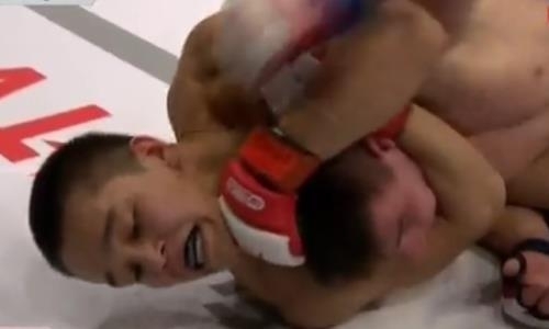 Казахстанский боец задушил россиянина на турнире M-1 Challenge 100