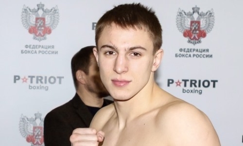 Казахстанский боксер заставил сдаться россиянина и впервые выиграл досрочно