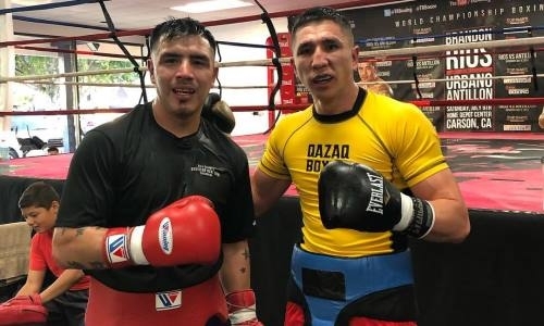 Казахстанский боксер провел спарринг с экс-чемпионом мира