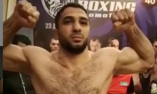 Непобеждённый казахстанец прошёл взвешивание перед боем с эквадорцем