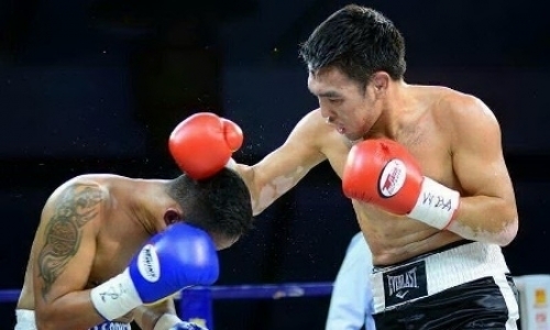 Казахстанский боксер одолел соперника с 25 победами и выиграл пояс WBC