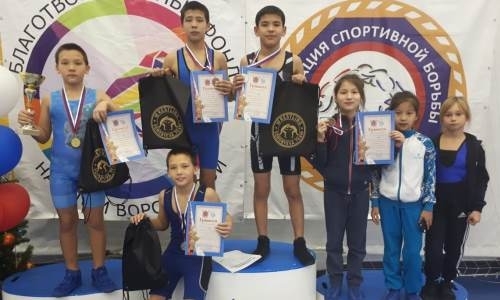 Борцы из Актау выиграли пять медалей на турнире в Санкт-Петербурге