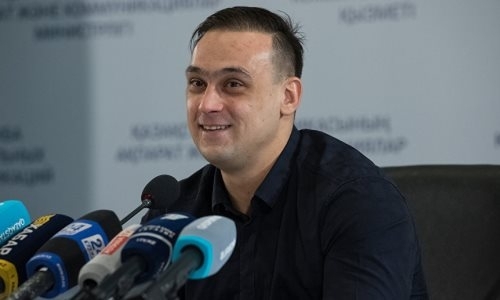 Илья Ильин ответил, где и как встретит Новый год