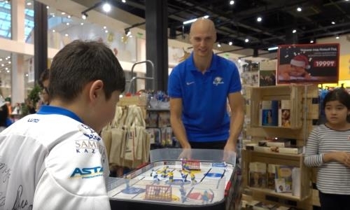 Видеосюжет о встрече игроков «Барыса» с болельщиками