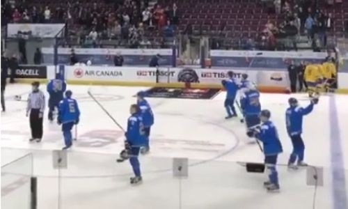 Молодёжная сборная Казахстана покинула лёд после матча МЧМ-2019 под аплодисменты и песню «Sweet Caroline» 