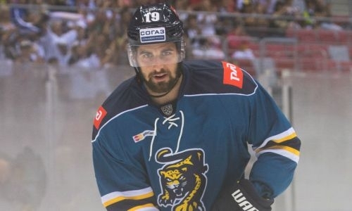 «Не удалось закрывать обзор вратарю „Барыса“». Хоккеист «Сочи» расстроен домашним поражением от астанчан