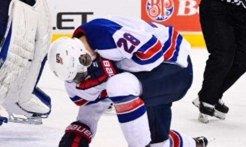 Видео дня. Автору хет-трика в ворота сборной Казахстана кинули клюшкой в лицо на МЧМ-2019