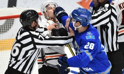 Видео момента матча КХЛ, в котором хоккеист «Барыса» ткнул соперника прямой в нос
