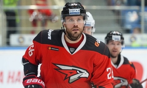 «Мы не смотрим, как играют другие». Хоккеисты «Авангарда» высказались о гонке с «Барысом» за лидерство в дивизионе