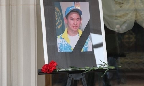 Покупка ножа, которым убили Дениса Тена, попала на камеру