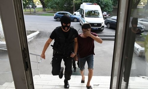 Брат подозреваемого в убийстве Дениса Тена отказался давать показания в суде