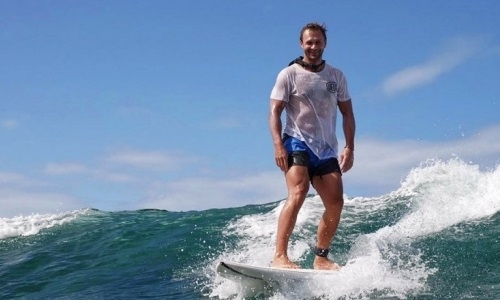 Экс-футболист «Окжетпеса» стал инструктором по серфингу на Маврикии