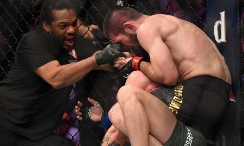 «Будешь жить с этим позором всю жизнь, с...». Нурмагомедов ответил Макгрегору после победы на «нефартовой» арене Головкина