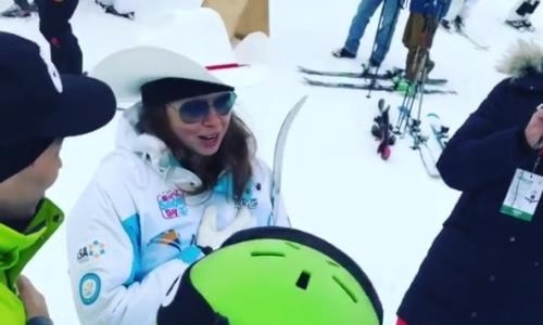 Казахстанские могулисты вместе исполнили гимн после победы Галышевой на этапе Кубка мира