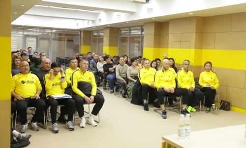 Новый тренер «Кайрата» провел встречу с сотрудниками клуба