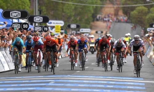 «Невозможно не расстроиться». Лидер «Астаны» обозначил главную цель на «Туре Даун Андер»