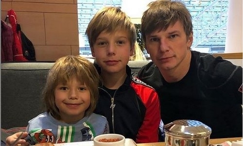 «Мои клоны». Аршавин после ухода из «Кайрата» впервые за долгое время встретился с детьми от первого брака