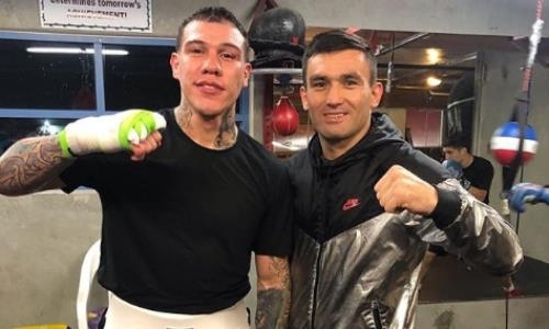 «С чемпионом». Казахстанский нокаутер встретился с жестоко побитым Головкиным боксером