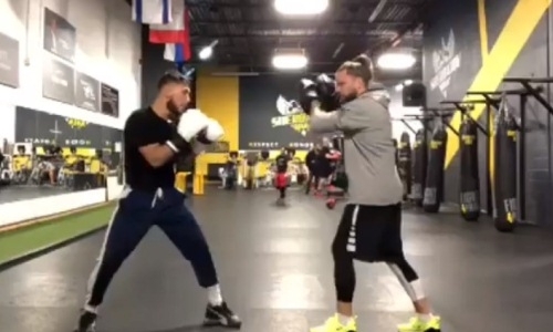 В Сеть попало видео тренировки казахстанского нокаутера перед боем за титул чемпиона мира