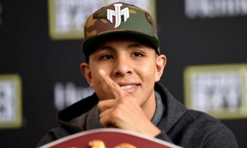 Непобежденному чемпиону мира посоветовали держаться подальше от Головкина