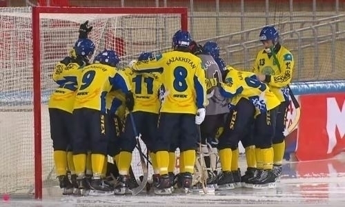 Сборная Казахстана по бенди одержала первую победу и вышла в полуфинал ЧМ-2019