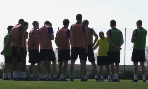 Видео с тренировки «Астаны» на сборах в ОАЭ