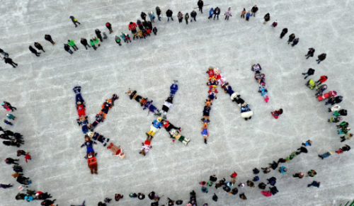 Барсик и талисманы клубов КХЛ выложили на льду название лиги