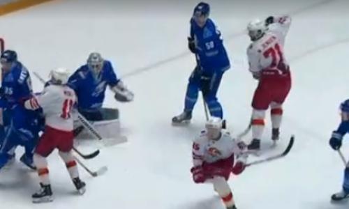 Из-за разбитого стекла соперники не доиграли первый период матча КХЛ «Барыс» — «Йокерит»