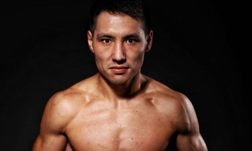 Букмекеры назвали фаворита боя Алимханулы и американского «Хитмэна»