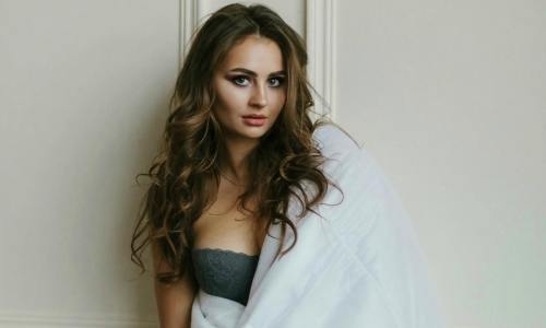 Ставшая казахстанской российская теннисистка продолжает восхищать пикантными фото