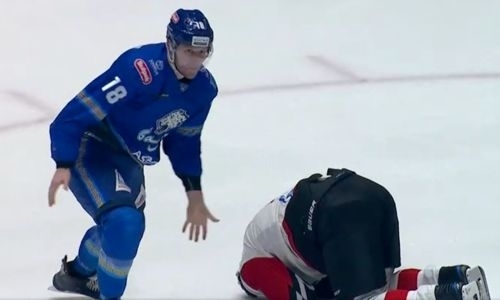 Видео мощного удара прямой в нос, или Как хоккеист «Барыса» вырубил соперника