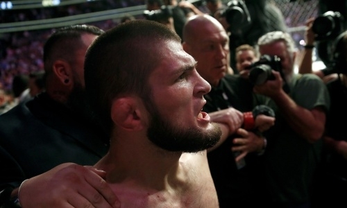 «А чего вы ждали?». Нурмагомедова «оправдали» за драку после боя с Макгрегором на «нефартовой» арене Головкина