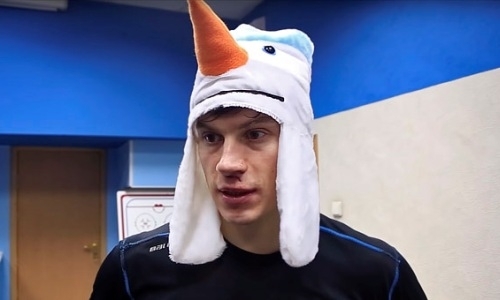 Получивший российское гражданство казахстанский хоккеист остался без плей-офф КХЛ