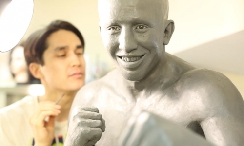 Скульптор из Астаны создаёт восковую фигуру Геннадия Головкина