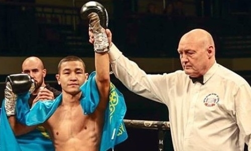 Казахстанский боксер из компании Фьюри и Сондерса выиграл четвертый бой в профи