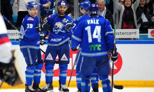 «Почувствовал запах крови». Российское СМИ — о важных моментах первой победы «Барыса» в плей-офф КХЛ