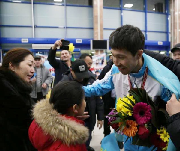 Двукратного чемпиона мира по паратхэквондо торжественно встретили в Атырау