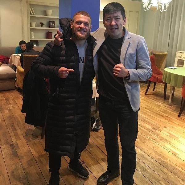 «Так и Хабиб не смог бы». Как первый уроженец Казахстана попал в UFC и восхитил всех трюком из «Матрицы»